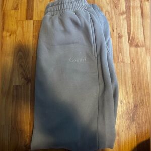 Comfrt sweatpants size large NEVER WORN (they run small)